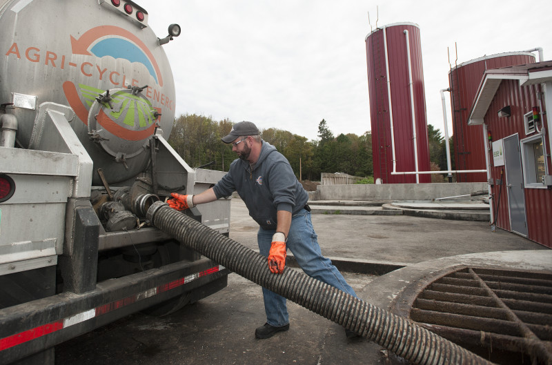 Connection to tanker for collection of liquid food waste